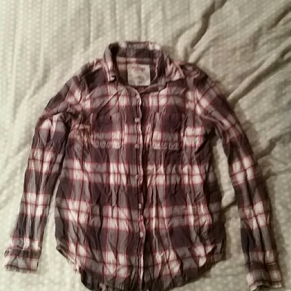 Small mossimo boyfriend fit shirt